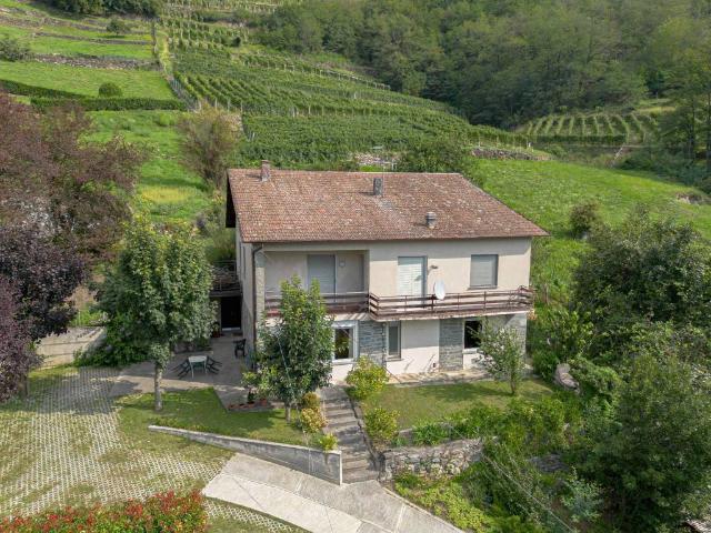 Villa in vendita a Castione Andevenno SO