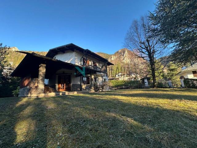 Villa in vendita a Castione della Presolana BG