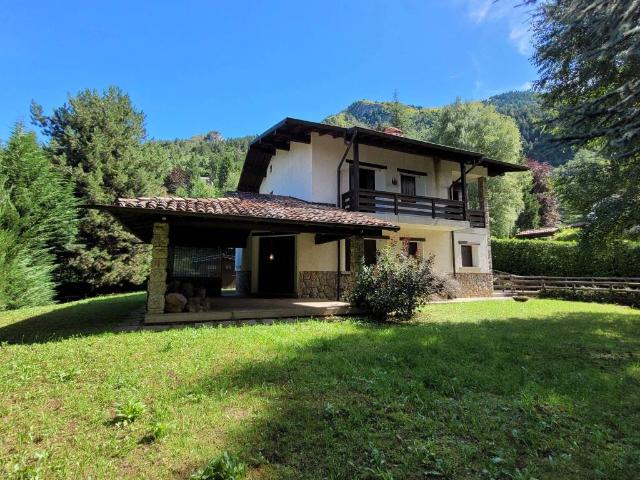 Villa in vendita a Castione della Presolana BG