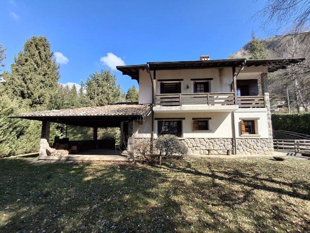 Villa in vendita a Castione della Presolana BG