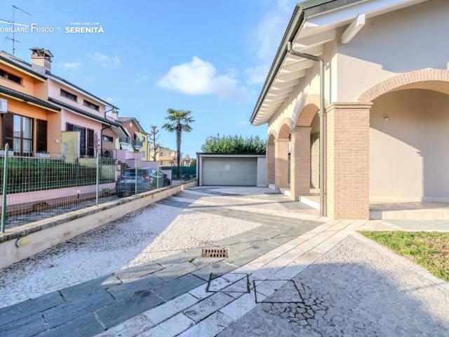 Villa in vendita a Castiraga Vidardo LO