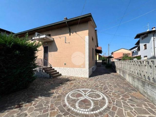 Villa in vendita a Castrezzato BS