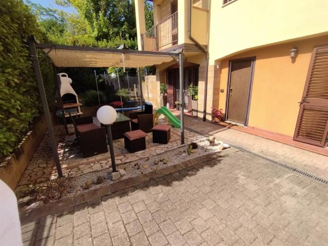 Villa in vendita a Castrolibero via Motta 76
