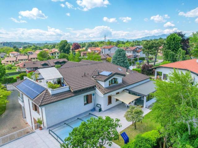 Villa in vendita a Castronno VA