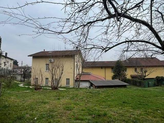 Villa in vendita a Castronno VA