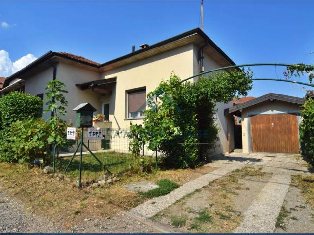 Villa in vendita a Castronno VA