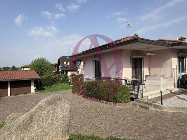 Villa in vendita a Castronno VA