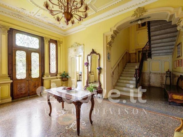 Villa in vendita a Castronno VA