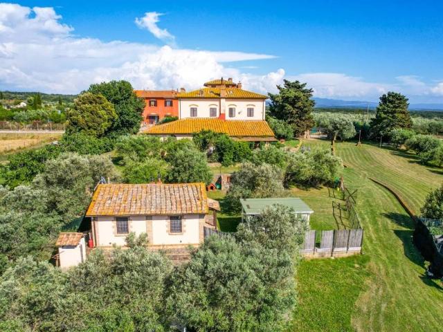 Villa in vendita a Cecina LI