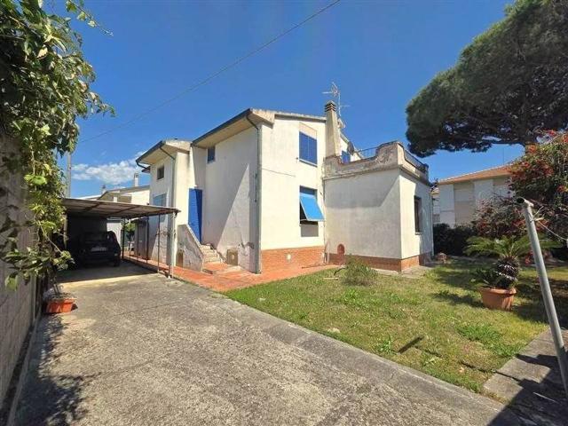Villa in vendita a Cecina