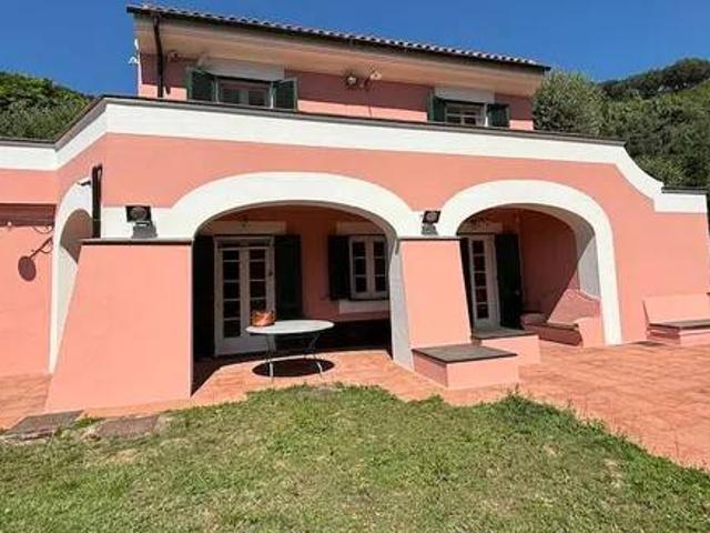 Villa in vendita a Celle Ligure SV