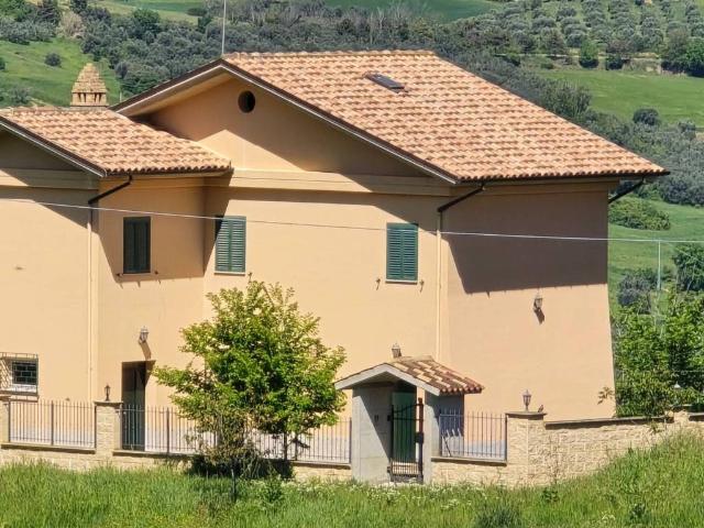 Villa in vendita a Cellino Attanasio TE