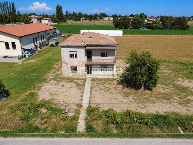 Villa in vendita a Cento
