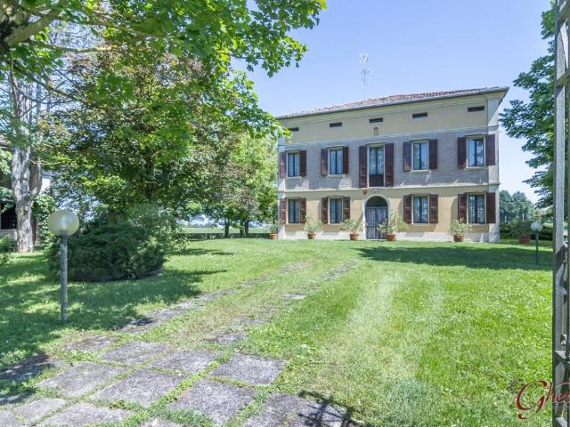 Villa in vendita a Cento FE