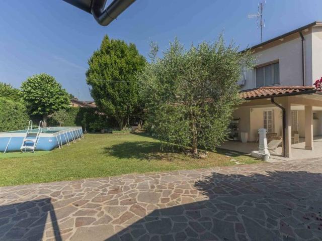 Villa in vendita a Cento FE