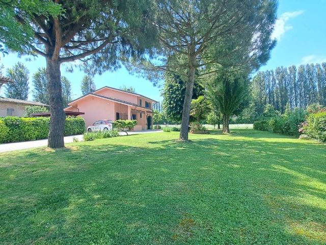 Villa in vendita a Cento FE