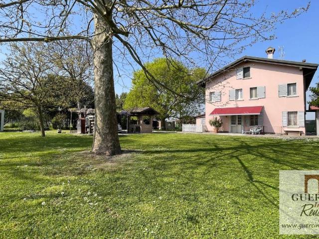Villa in vendita a Cento FE