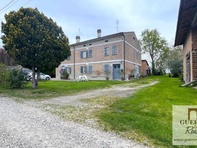 Villa in vendita a Cento FE