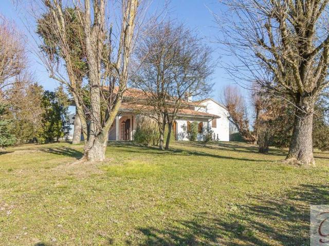 Villa in vendita a Cento FE