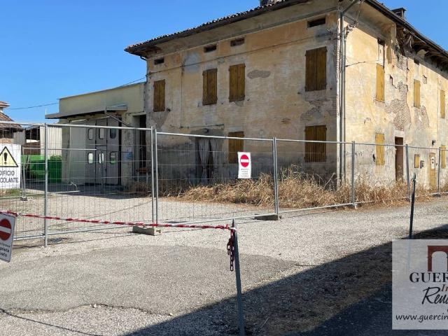 Villa in vendita a Cento FE