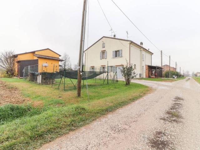 Villa in vendita a Cento FE
