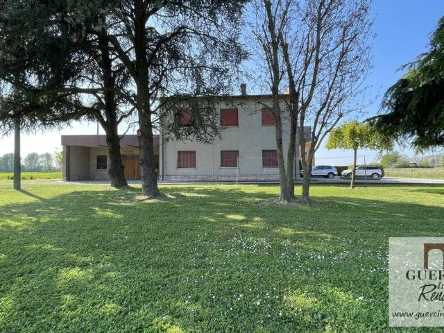Villa in vendita a Cento FE