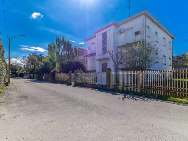 Villa in vendita a Cento FE
