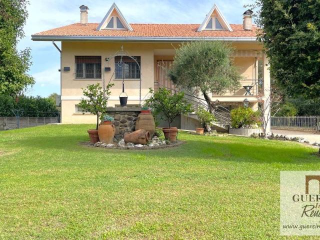 Villa in vendita a Cento FE
