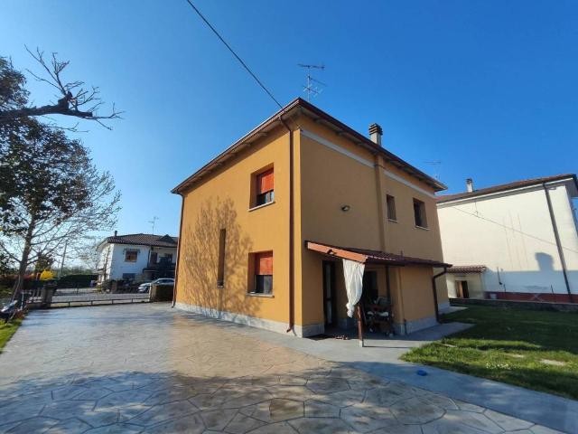 Villa in vendita a Cento FE