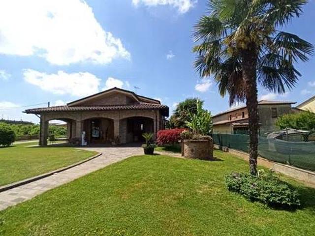 Villa in vendita a Cento FE