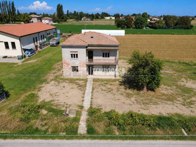 Villa in vendita a Cento FE