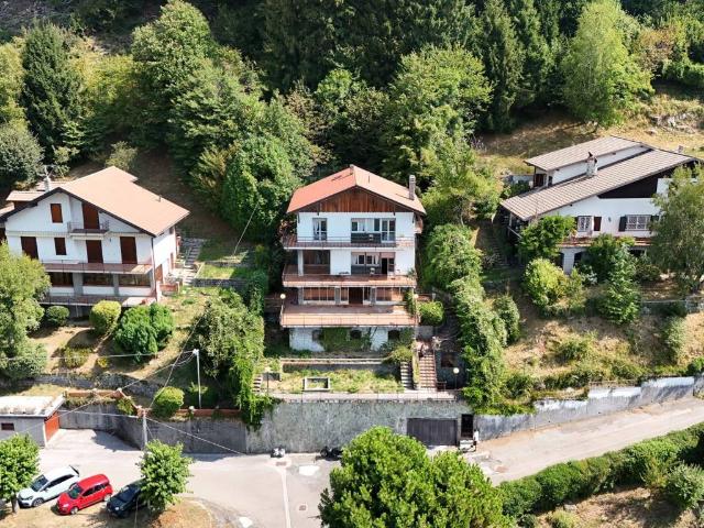 Villa in vendita a Centro Valle Intelvi CO