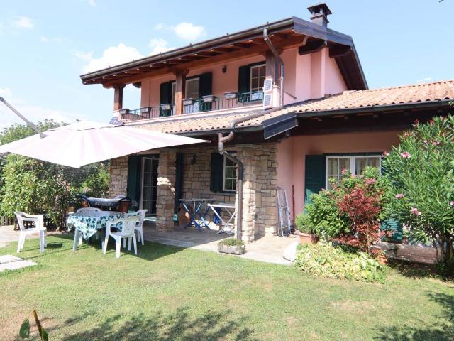 Villa in vendita a Centro Valle Intelvi CO