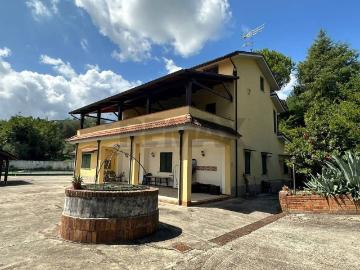 Villa in vendita a Ceppaloni BN