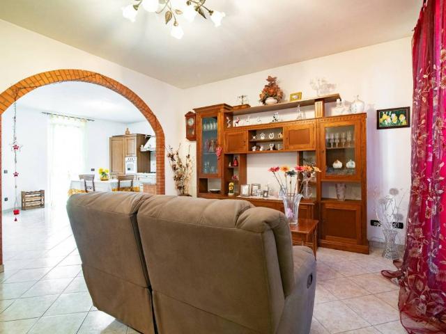 Villa in vendita a Cerano NO