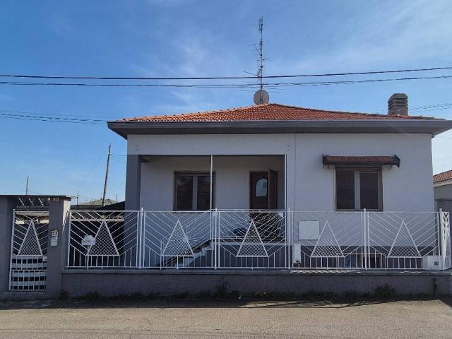 Villa in vendita a Cerano NO