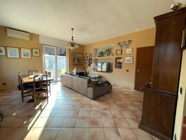 Villa in vendita a Cerano NO