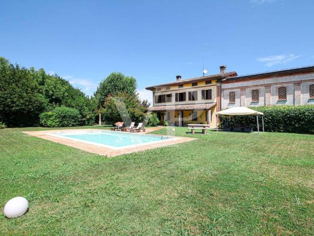Villa in vendita a Ceresara MN