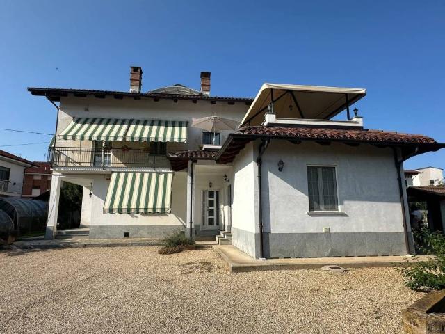 Villa in vendita a Ceresole Alba CN