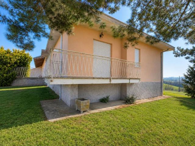 Villa in vendita a Ceresole Alba CN