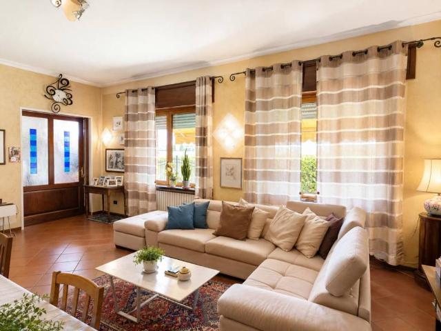 Villa in vendita a Ceresole Alba CN