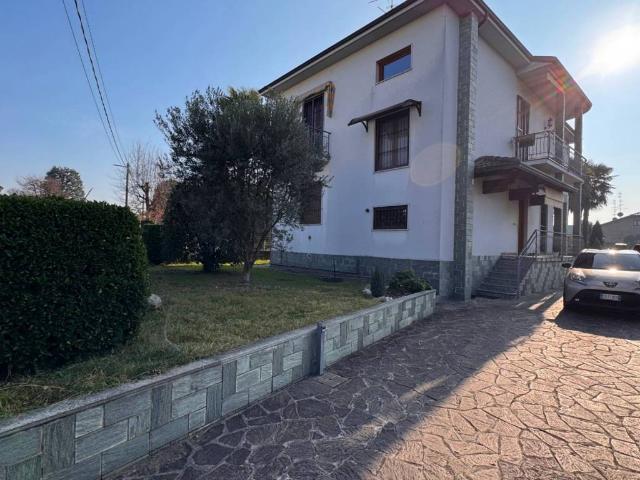 Villa in vendita a Ceriano Laghetto MB