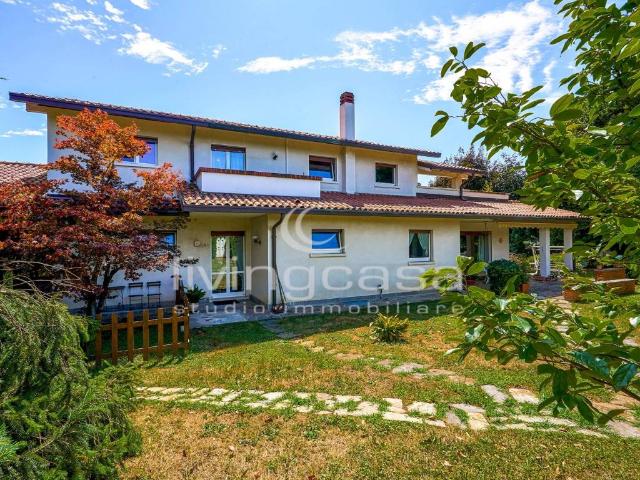 Villa in vendita a Cernusco Lombardone LC