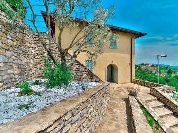 Villa in vendita a Cernusco Lombardone LC