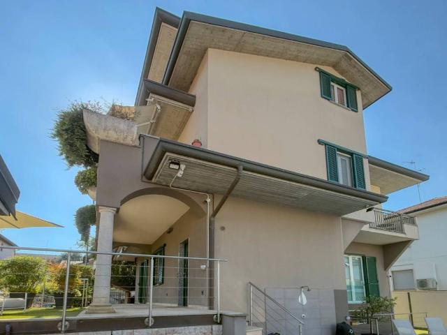 Villa in vendita a Cernusco sul Naviglio MI