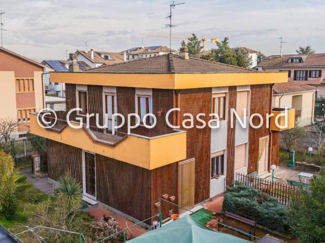 Villa in vendita a Cernusco sul Naviglio MI