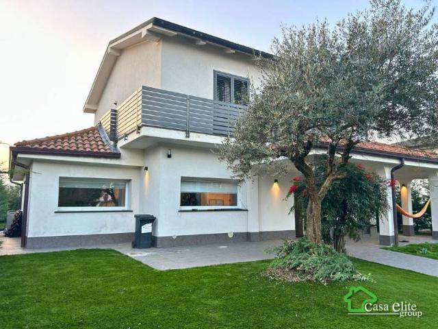 Villa in vendita a Cerro al Lambro MI