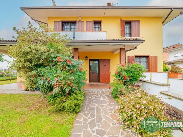 Villa in vendita a Cerro al Lambro MI