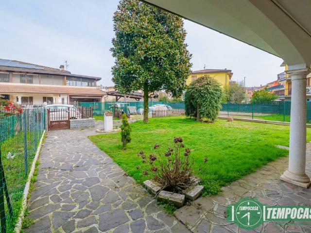 Villa in vendita a Cerro al Lambro MI