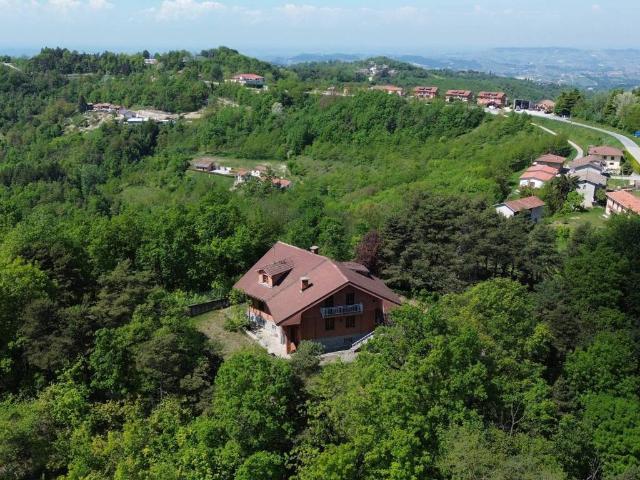 Villa in vendita a Cerretto Langhe CN